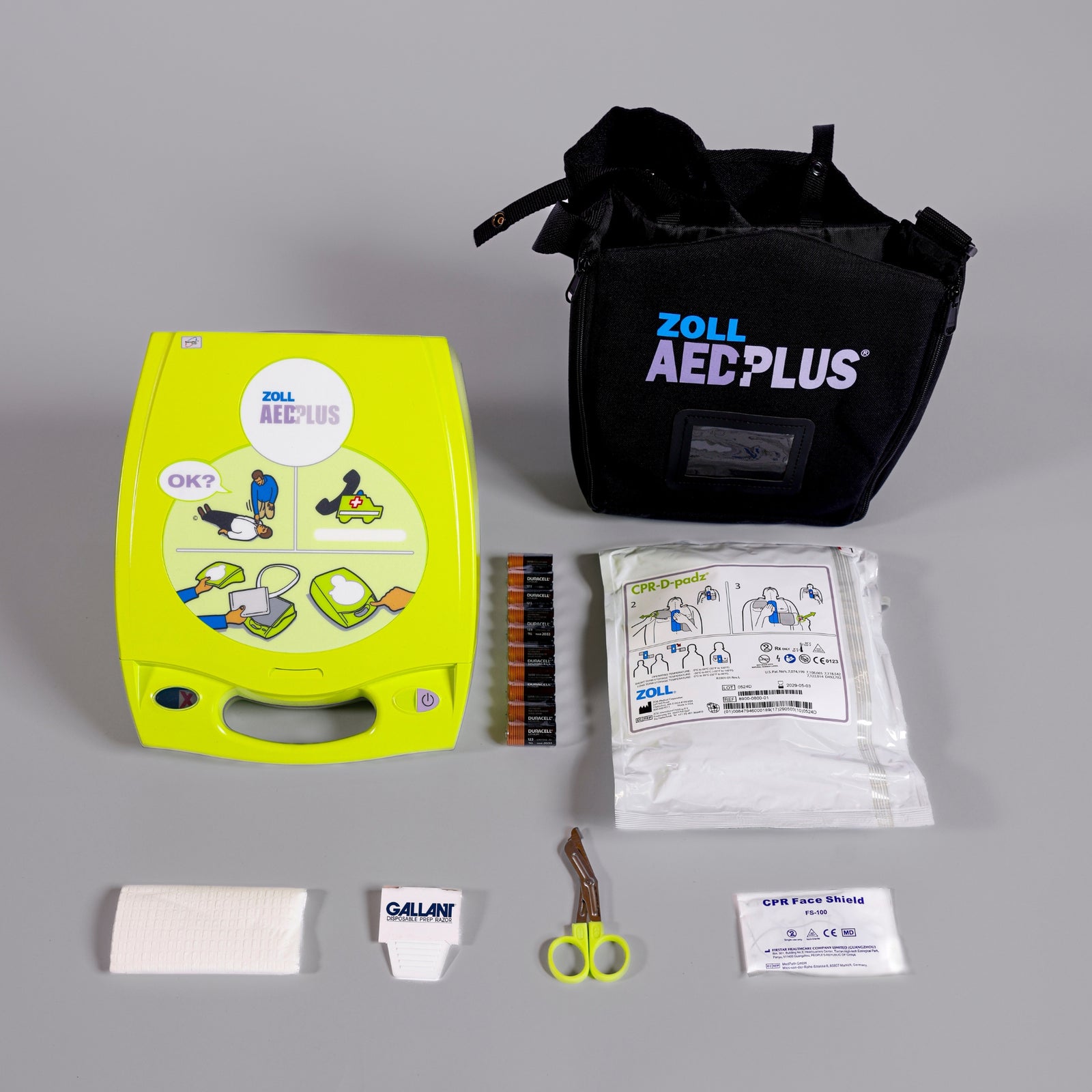 Defibrillateur ZOLL AED Plus avec ses accessoires