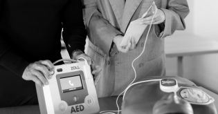 inspection_et_maintenance_de_défibrillateur_2_Zoll